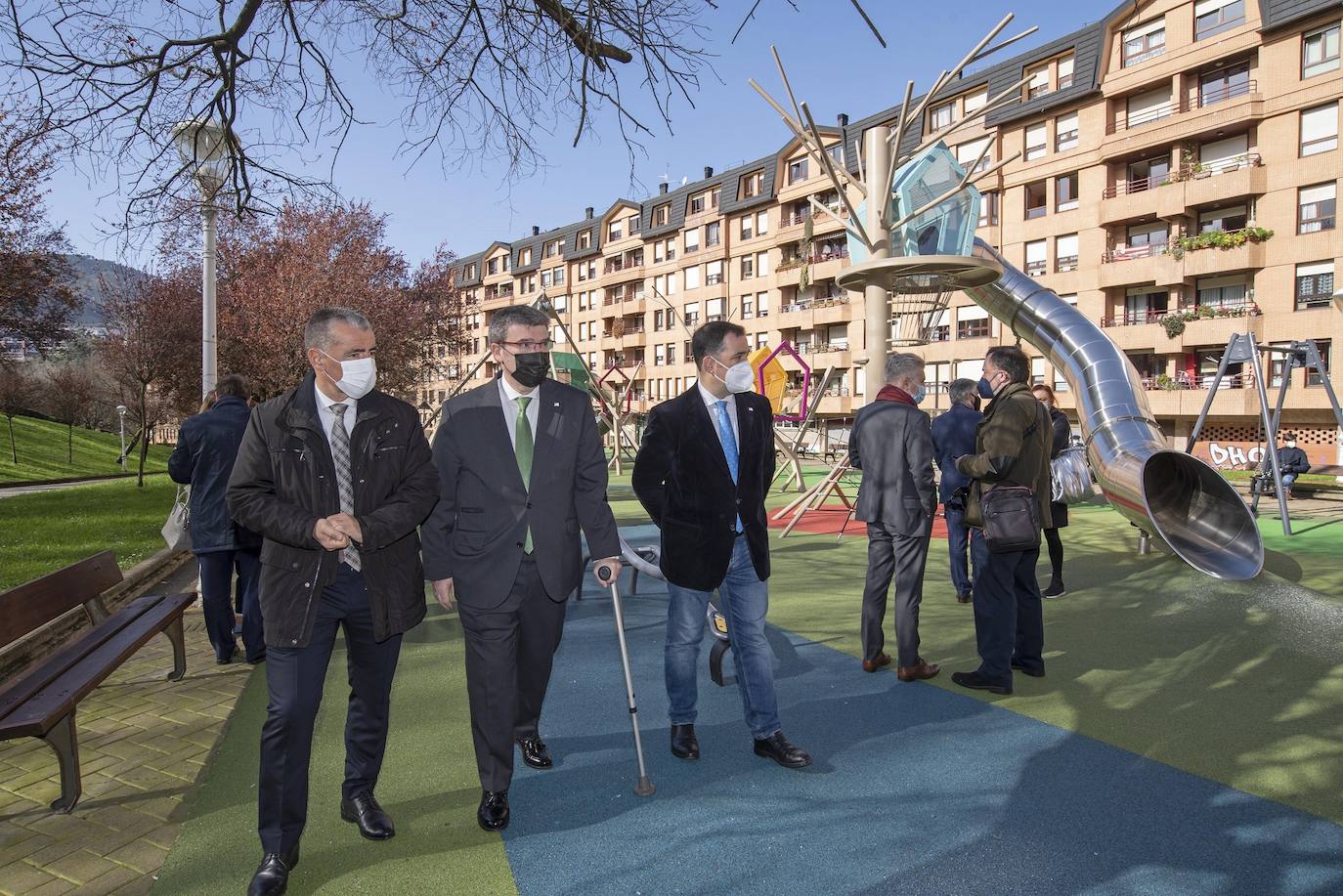 Fotos: El Parque Eskurtze estrena nuevas zonas deportivas y de juegos infantiles