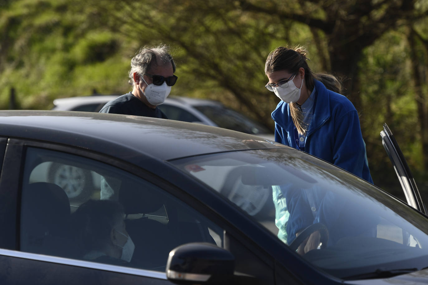 Fotos: Osakidetza empieza hoy en Mungia la vacunación a mayores sin bajarse del coche