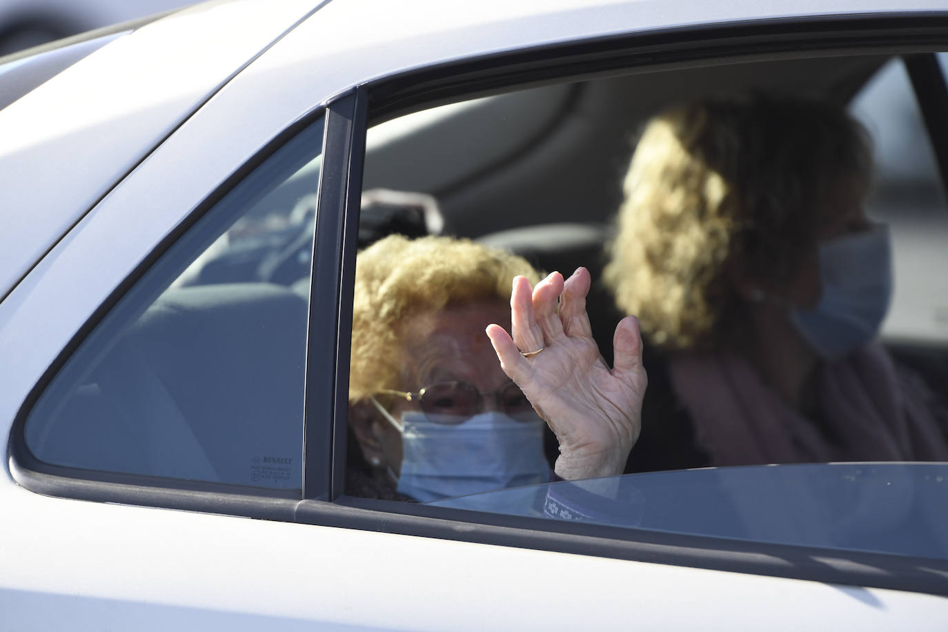 Fotos: Osakidetza empieza hoy en Mungia la vacunación a mayores sin bajarse del coche