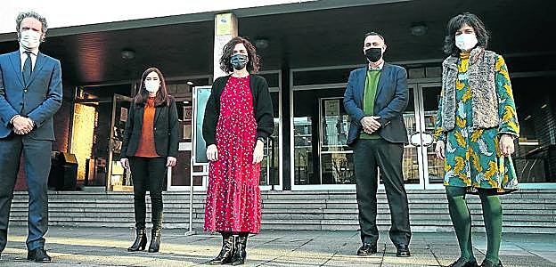 Los miembros del jurado Jon Barrutia, Pili Alonso, Eider San Antonio, Antonio Barrena y Mila Gallastegi.