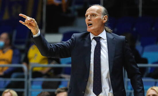 Dusko Ivanovic dando instrucciones en el último encuentro ante el Khimki