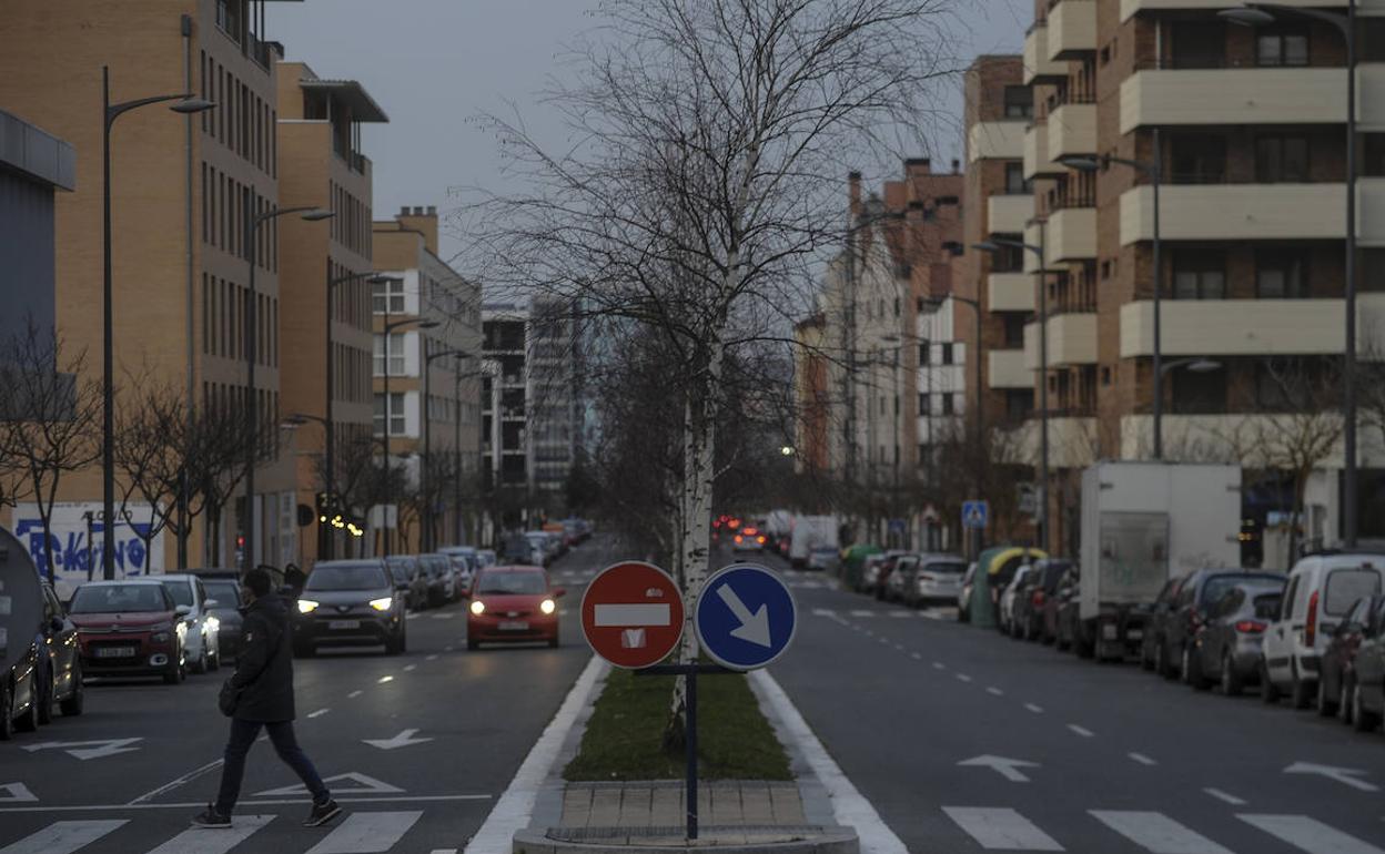 Los vecinos de Zabalgana muestran su inquietud por la seguridad y la pérdida de plazas