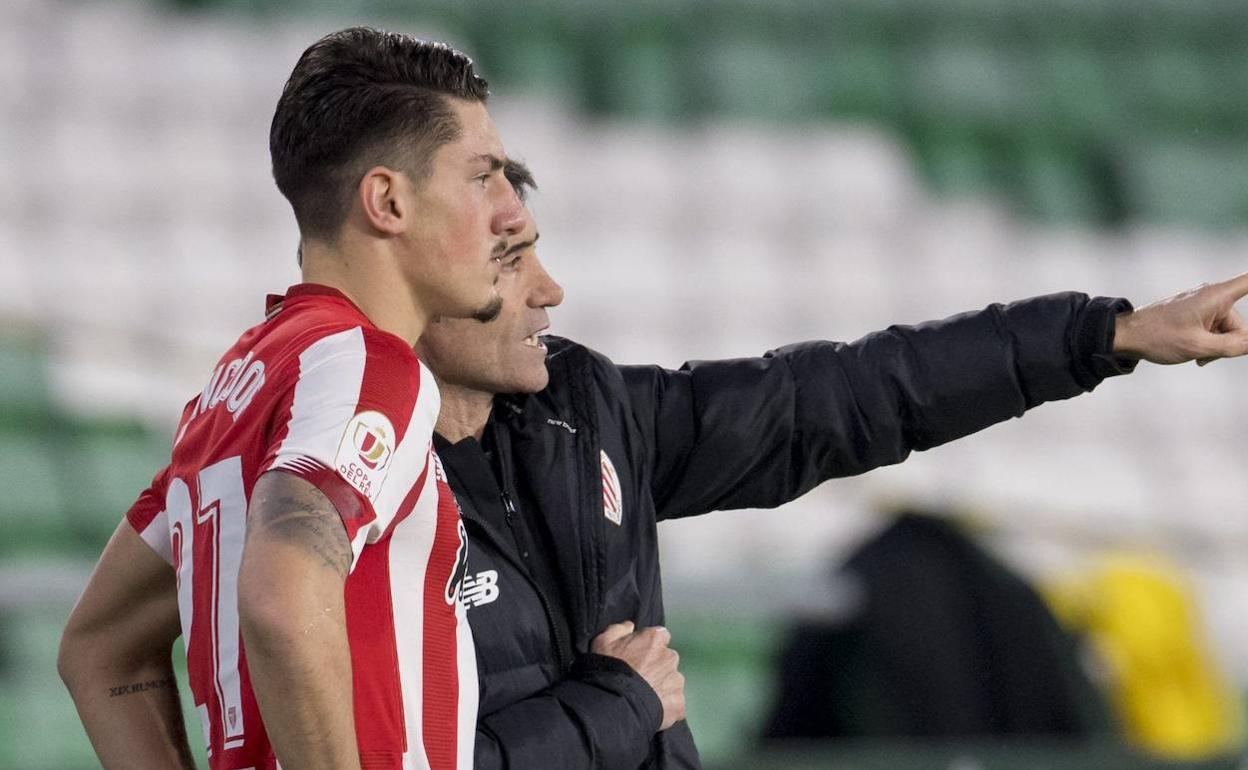 Marcelino conversa con Vencedor, en una imagen de archivo. 