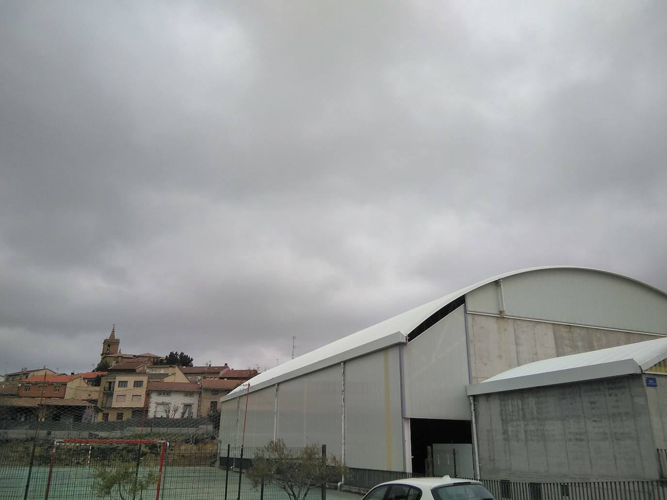 El frontond e Navaridas tendrá un cenentar de paneles solares. 