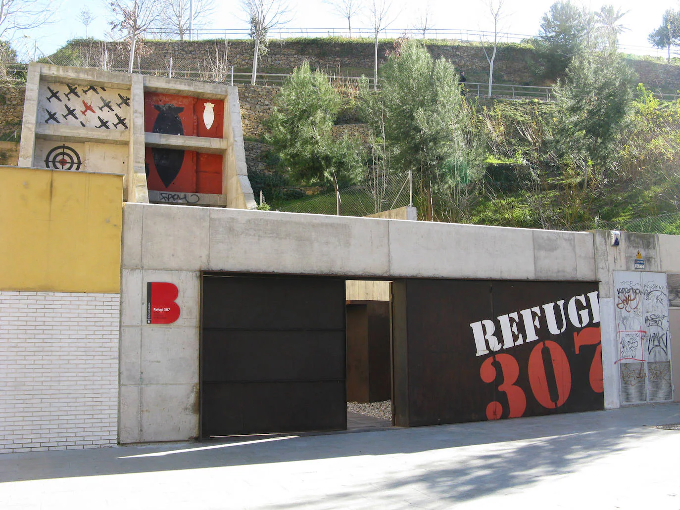 REFUGIO PLAZA DEL DIAMANTE (BARCELONA) | Otro de los famosos refugios de la Ciudad Condal. Construido a 12 metros bajo tierra por los vecinos del barrio durante la Guerra Civil. 
