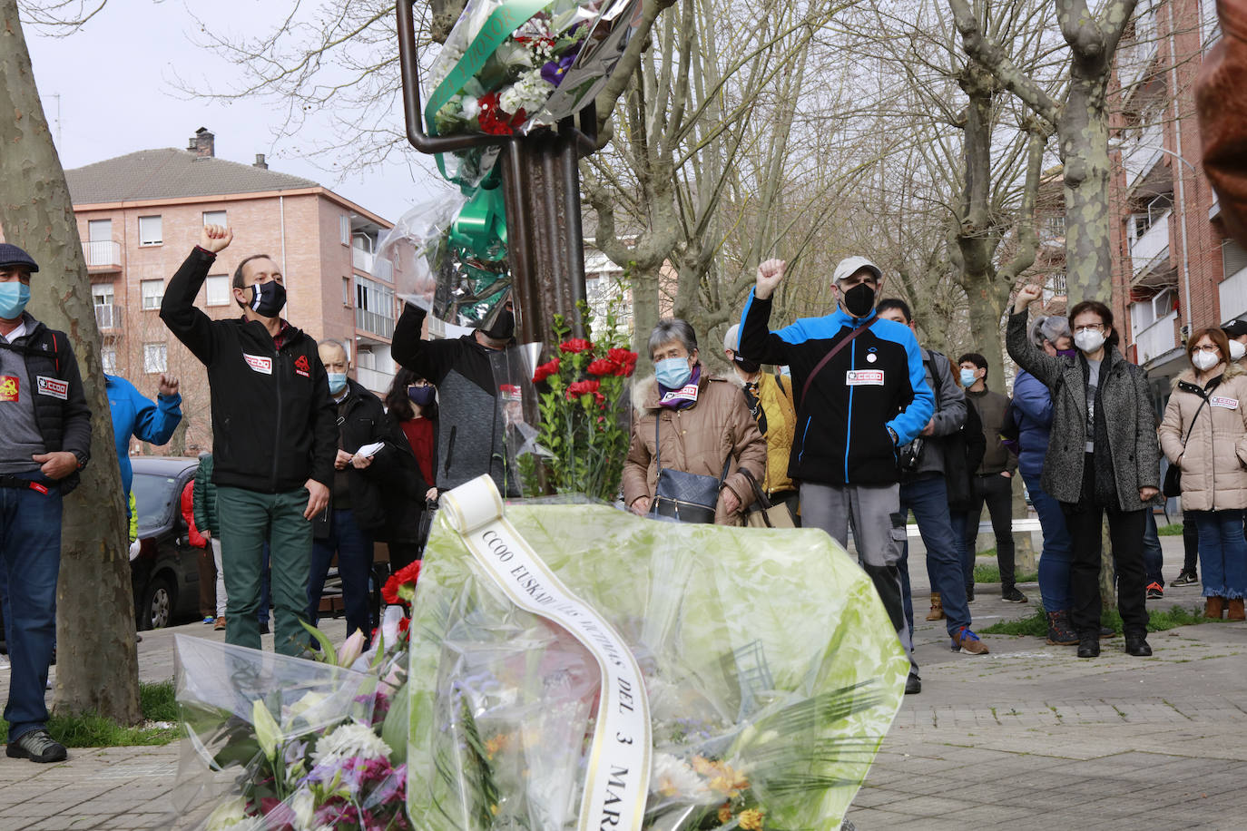 Fieles a su cita han sido los representantes de Comisiones Obreras. Loli García, secretaria general del sindicato en Euskadi, ha reclamado la memoria de los trabajadores asesinados hace 45 años.