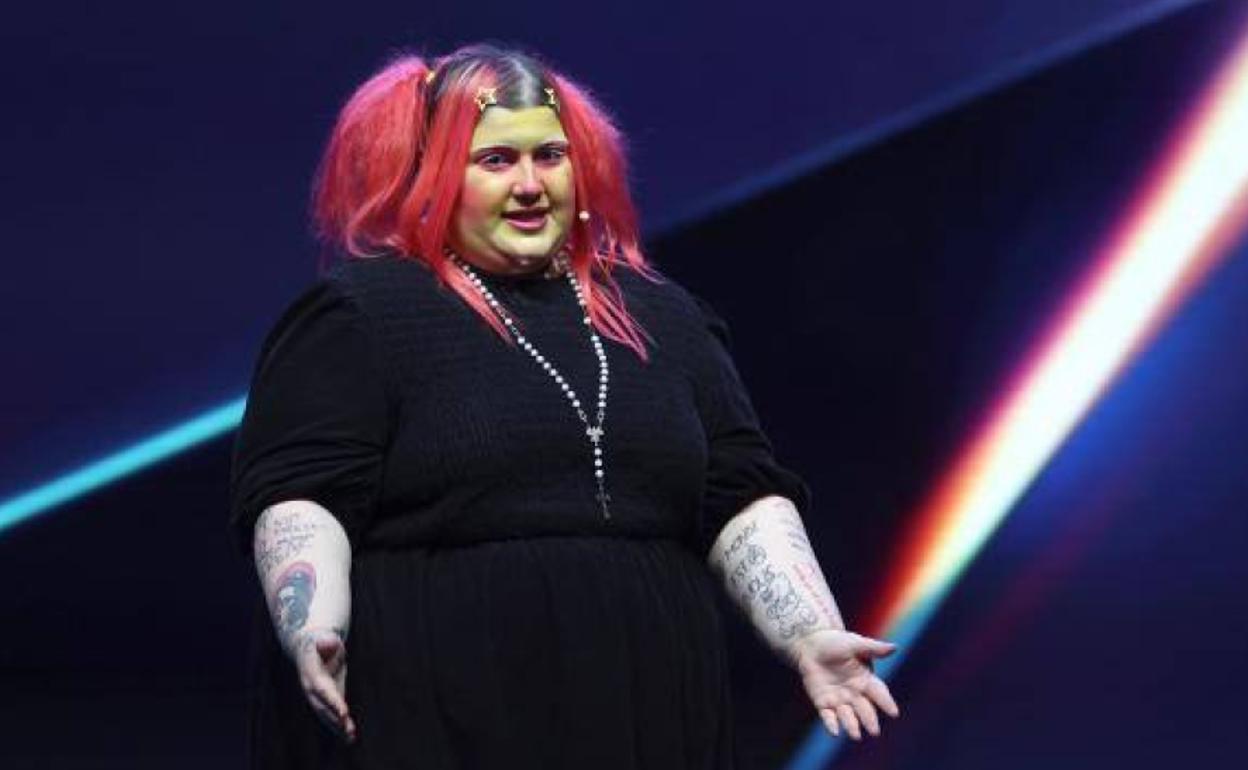 Soy una Pringada: La baracaldesa Esty Quesada bromea con ETA en su monólogo en los Premios Feroz