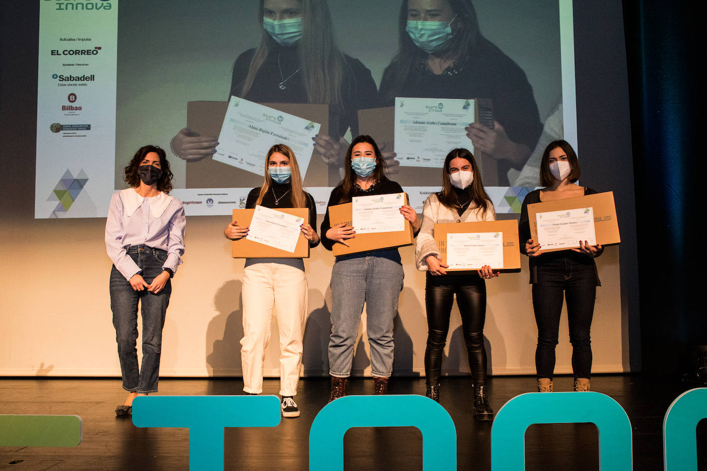 Fotos: STARTInnova entrega los premios a los jóvenes más emprendedores de Bizkaia y Álava
