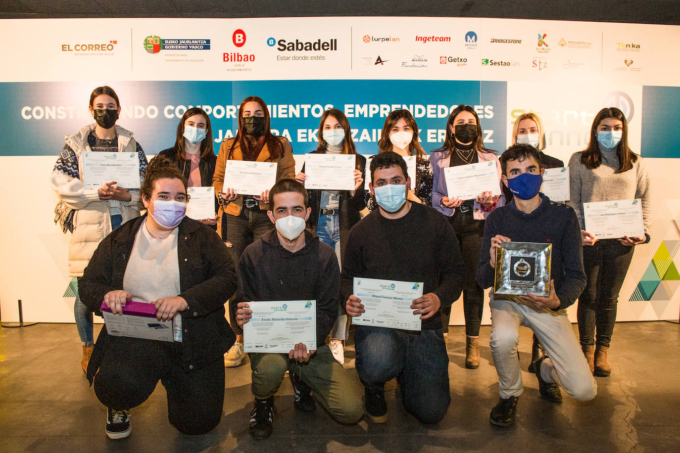 Fotos: STARTInnova entrega los premios a los jóvenes más emprendedores de Bizkaia y Álava