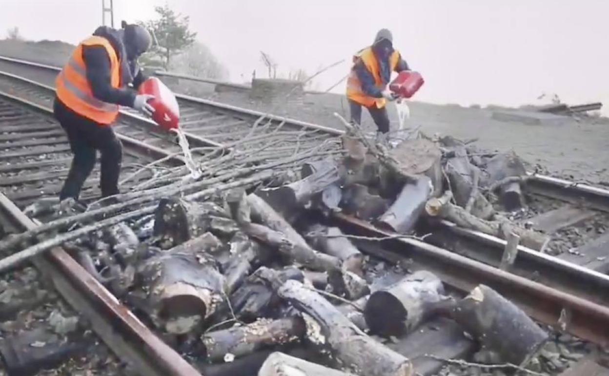 Los autores colgaron ayer su sabotaje en redes sociales. 