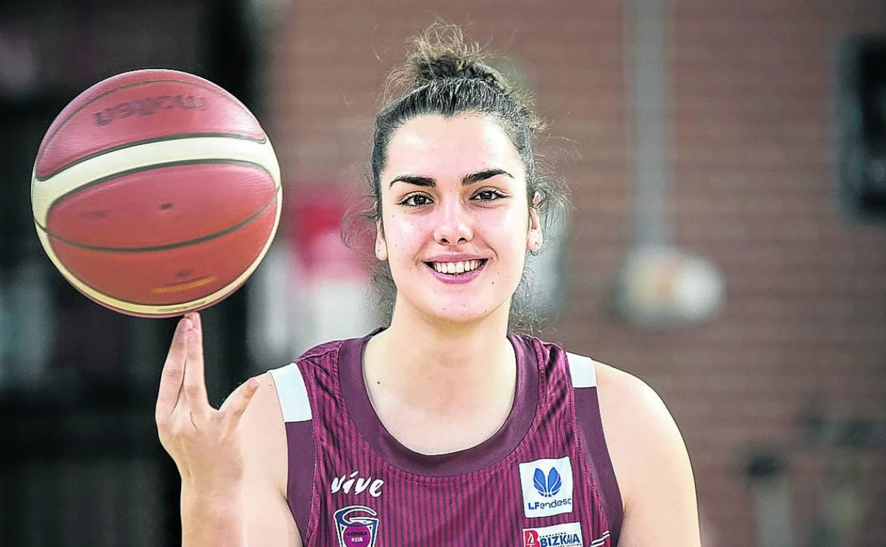 Paula Ginzo, en el último entrenamiento que realizó el Lointek Gernika en Maloste ante de desplazarse a Valencia. 