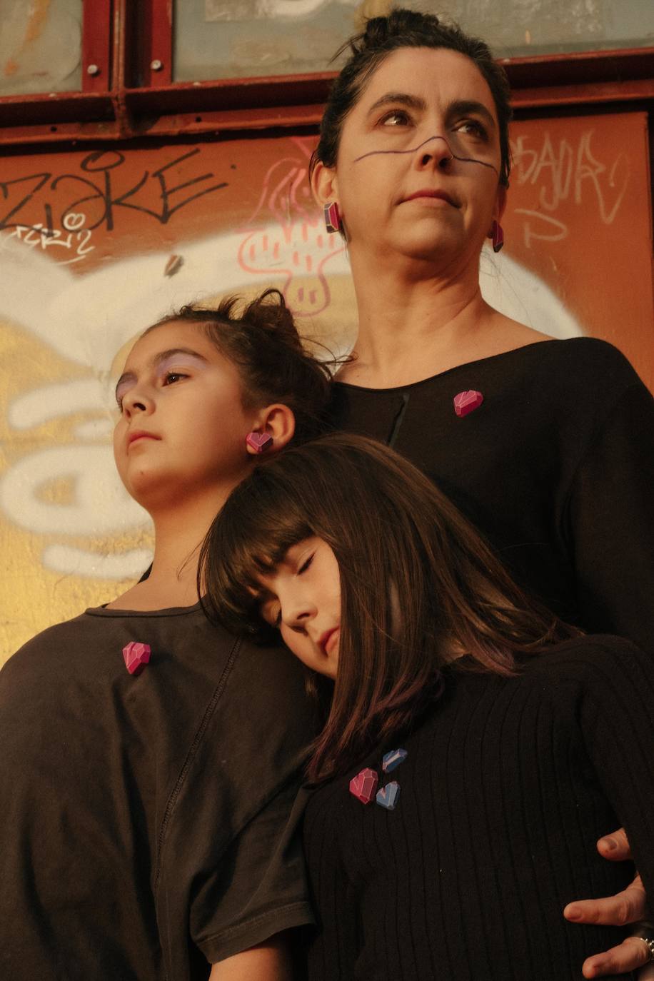 Fotos: Una creadora abre en su taller de Solokoetxe una exposición que protagonizan las mujeres del barrio