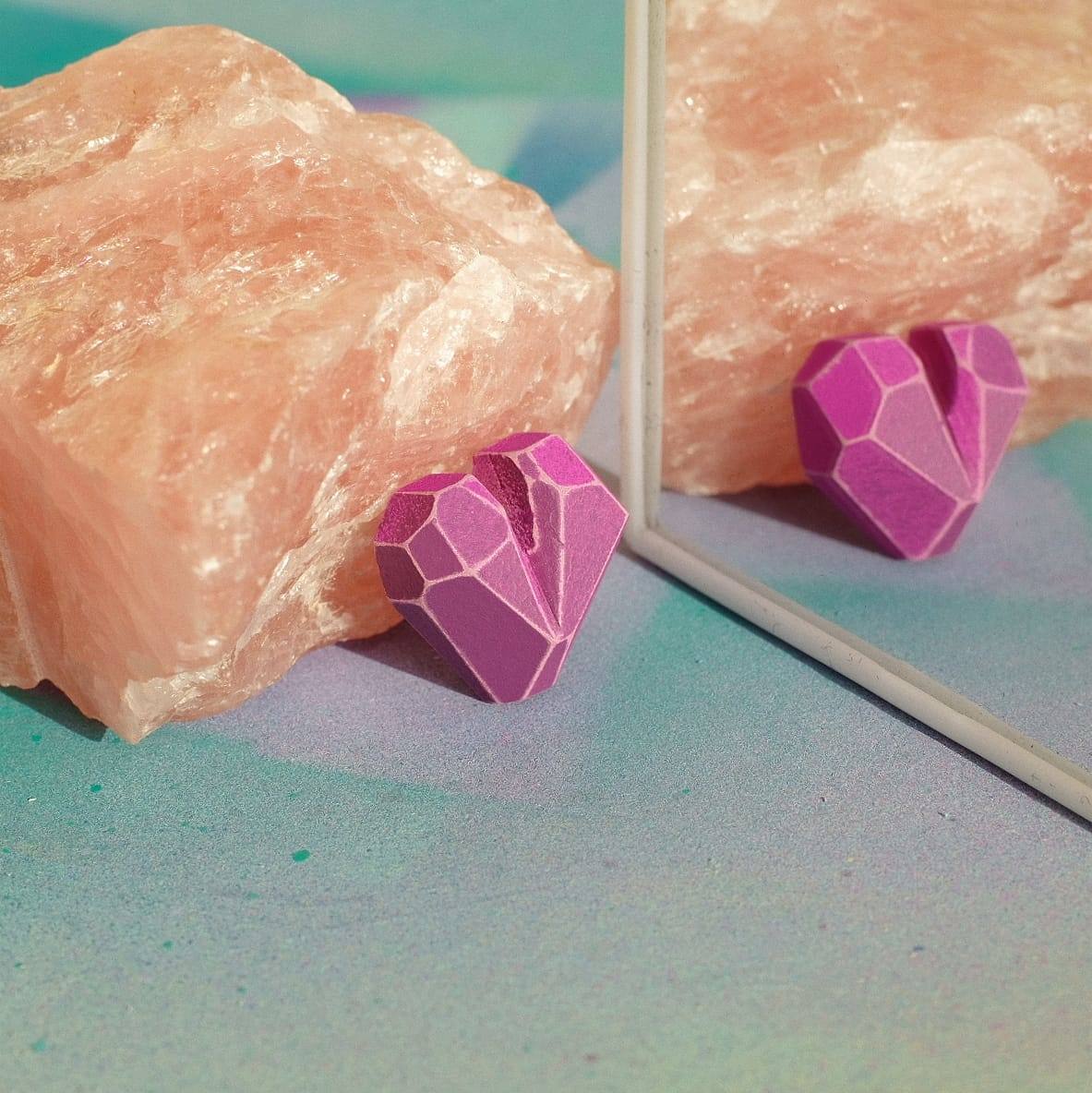 Fotos: Una creadora abre en su taller de Solokoetxe una exposición que protagonizan las mujeres del barrio