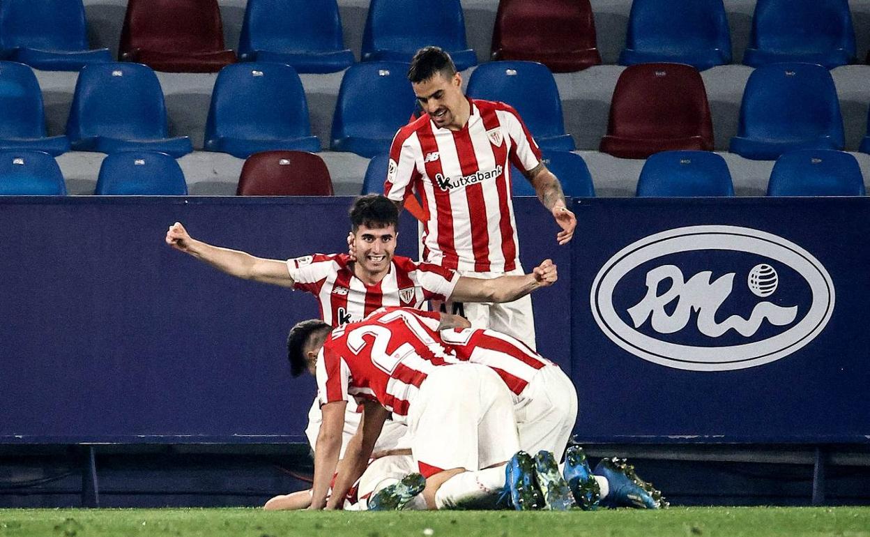 Encuesta | Si tuvieras que elegir una final, ¿a quién prefieres ganar: Real o Barça?