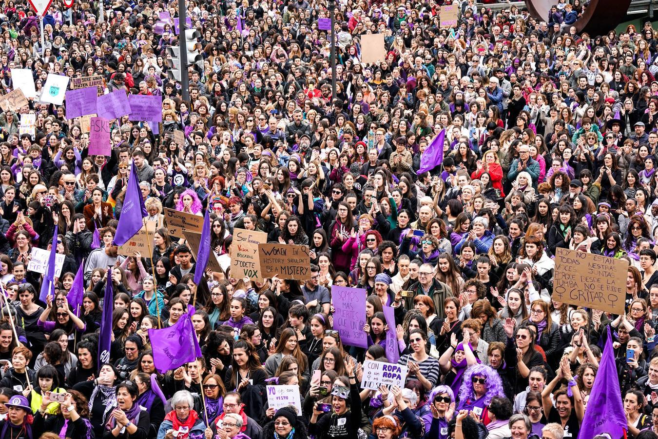 El Movimiento Feminista de Bilbao pide «responsabilidad y colaboración» a  los que salgan a manifestarse | El Correo