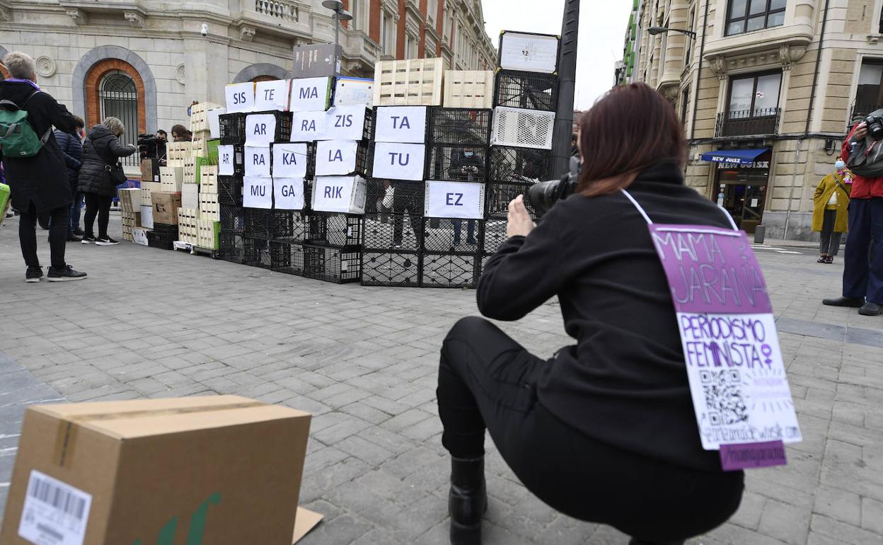 Concentración frente a la Oficina de Extranjería en Bilbao