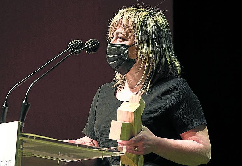 Idoia Fernández, tras recibir el premio en la categoría de ODS.