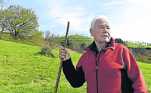 «El caserío de mi familia estuvo aquí», dice el regente de la finca.