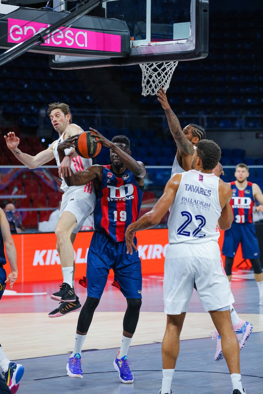Fotos: Las mejores imágenes del Baskonia - Real Madrid