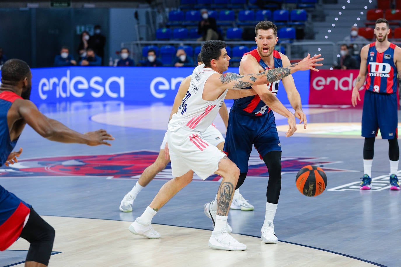 Fotos: Las mejores imágenes del Baskonia - Real Madrid