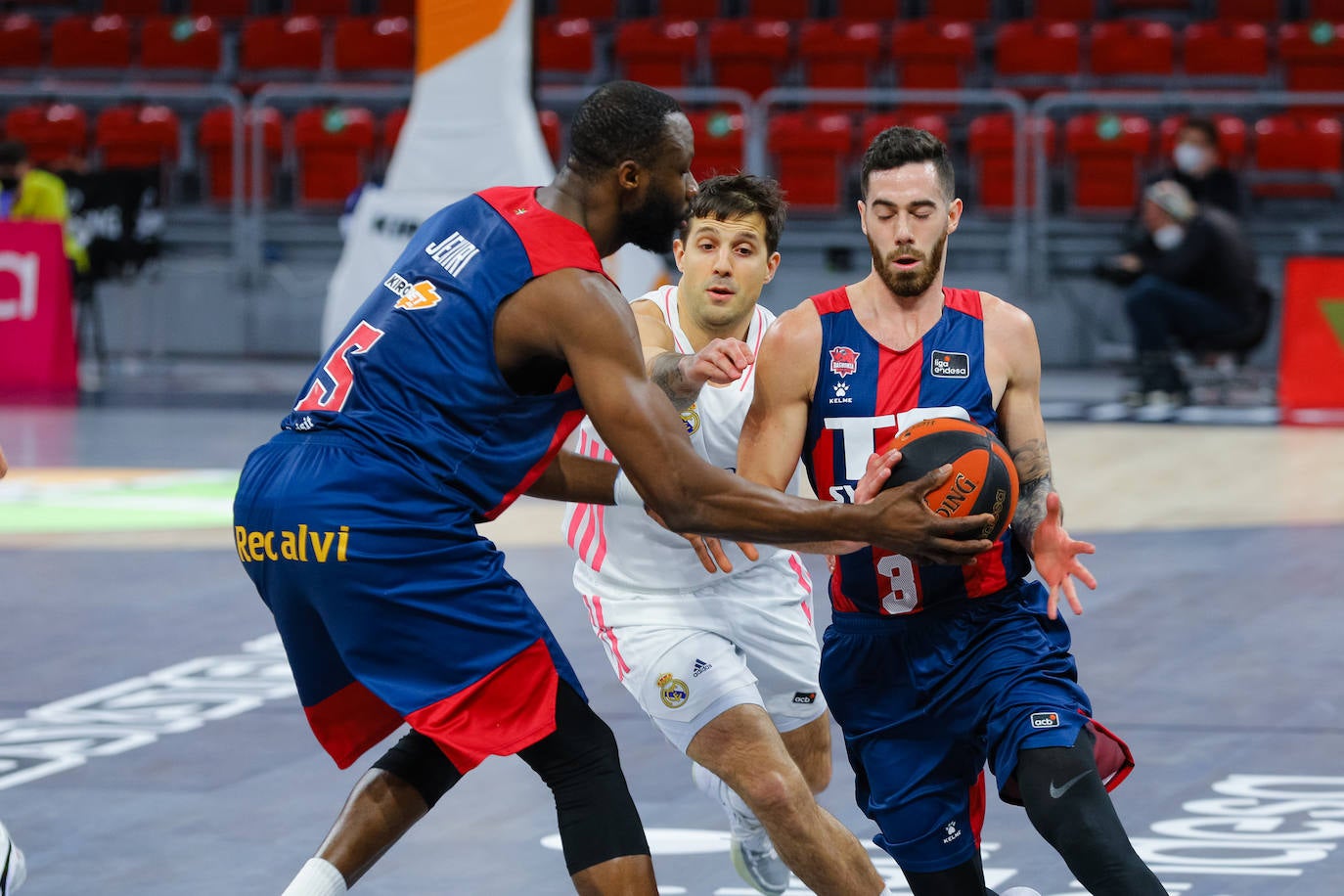 Fotos: Las mejores imágenes del Baskonia - Real Madrid