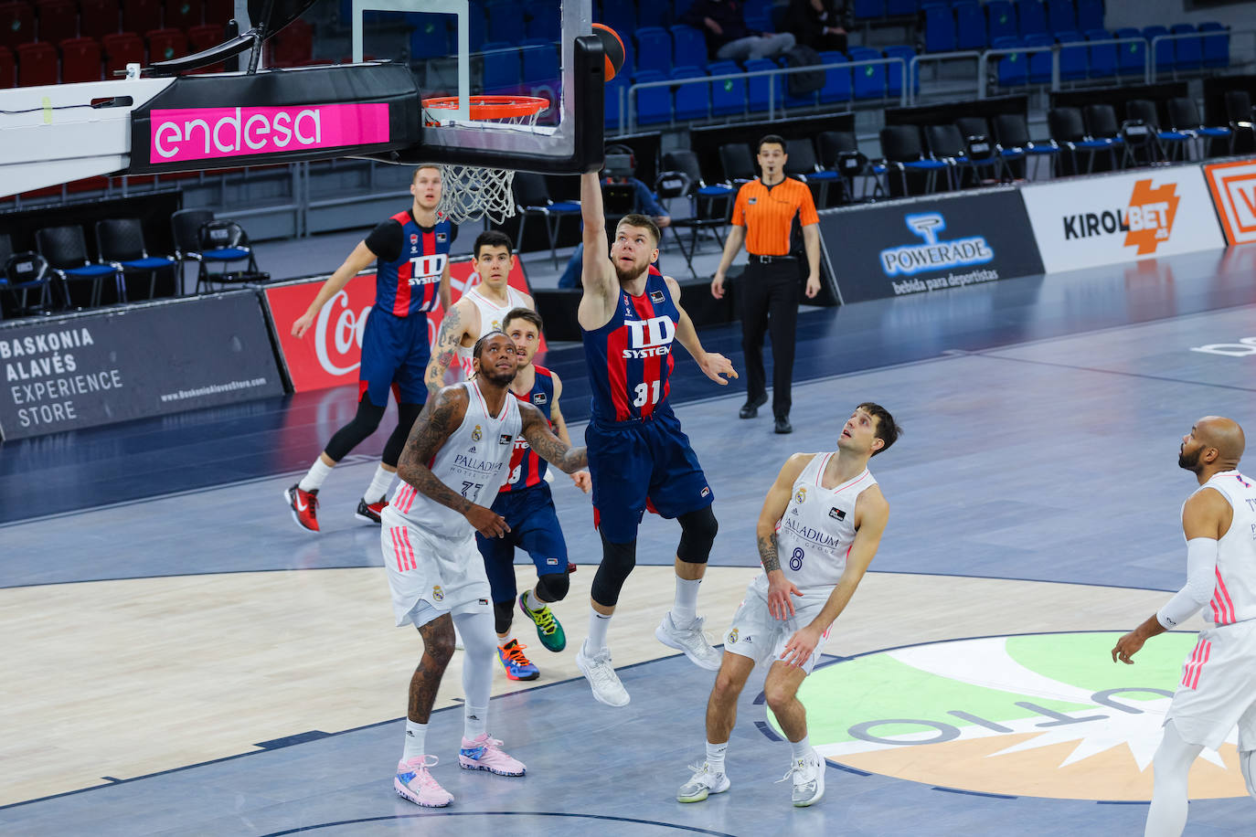 Fotos: Las mejores imágenes del Baskonia - Real Madrid