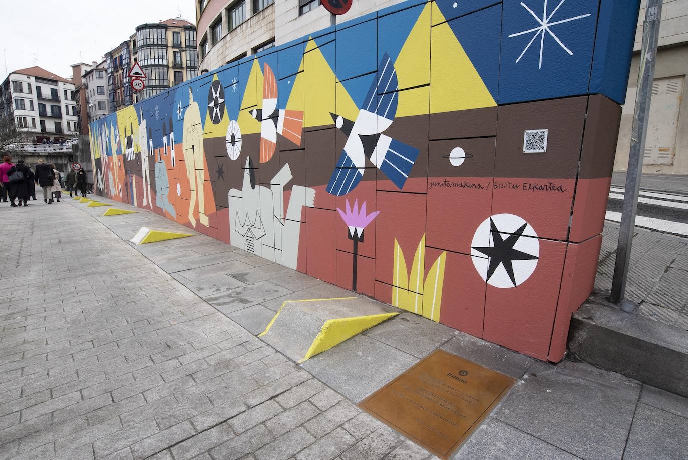 Fotos: «No estáis solas»: un muro contra la violencia de género en el muelle de La Merced (Bilbao)