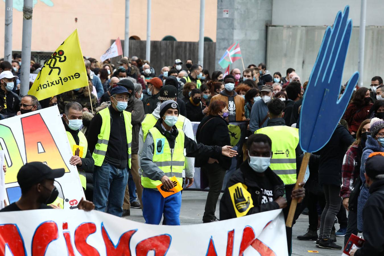 Manifestación contra el racismo y la xenofobia por las calles de Bilbao. 