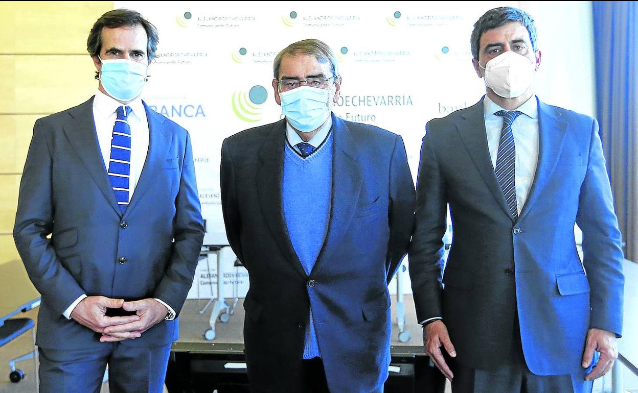 Fran Valmaña, Alejandro Echevarría y Aletxu Echevarría, en la presentación de la fundación ayer en la Torre Iberdrola.