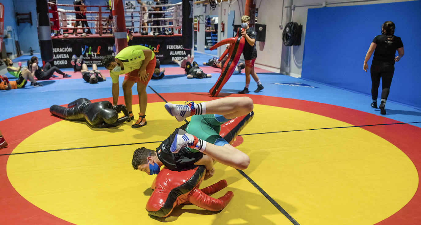 Varios jóvenes, durante un entrenamiento