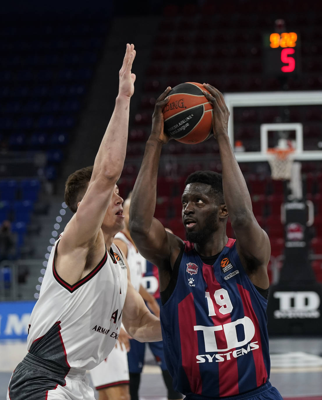 Fotos: Las mejores imágenes del Baskonia - Milán