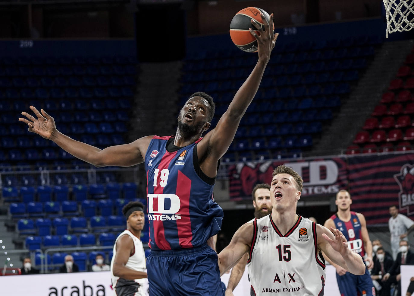 Fotos: Las mejores imágenes del Baskonia - Milán
