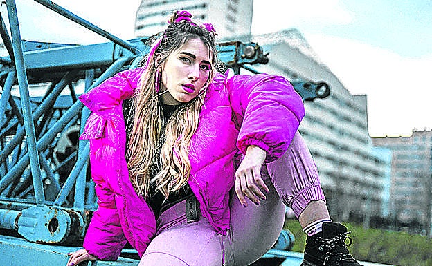 La joven vitoriana Kai Nakai será reconocida con el paso del tiempo como precursora del reggaeton en euskera. Su disco se grabó en el estudio de Koldo Uriarte y el proyecto nació tras ganar la Beca de Creación de la Feria de Durango. 