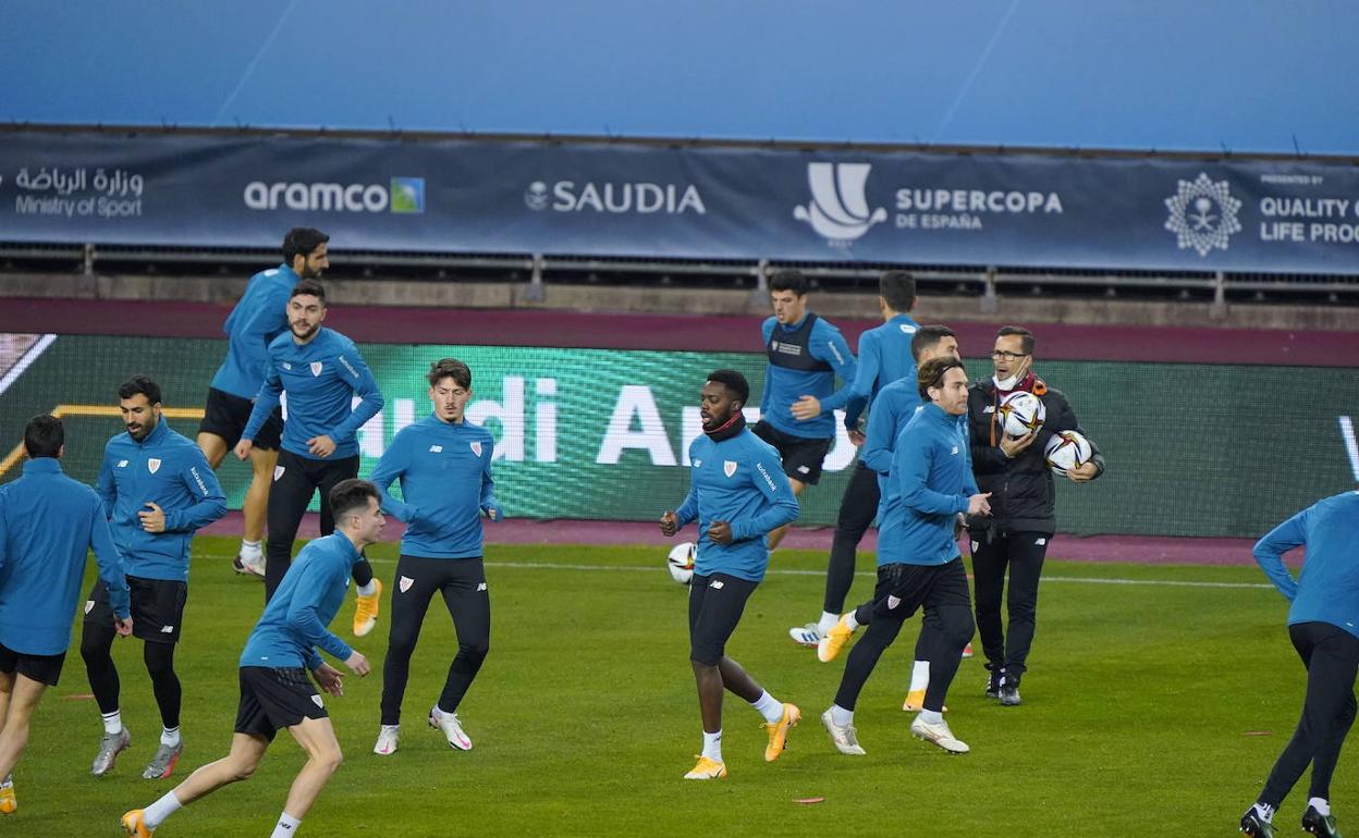 Entrenamiento del Athletic en La Cartuja previo a la final de la Supercopa.