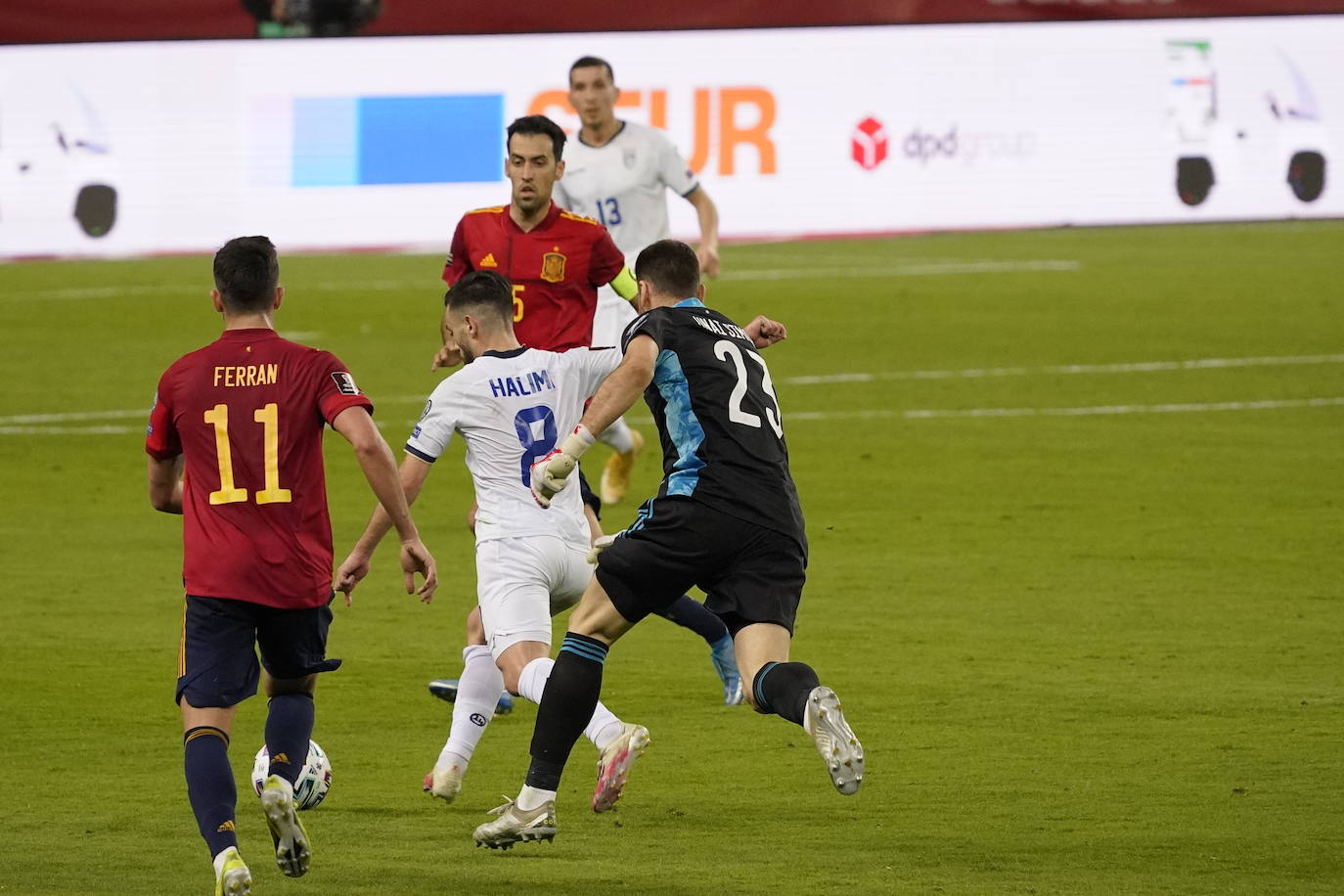 Fotos: Iñigo Martínez y Unai Simón, titulares con España