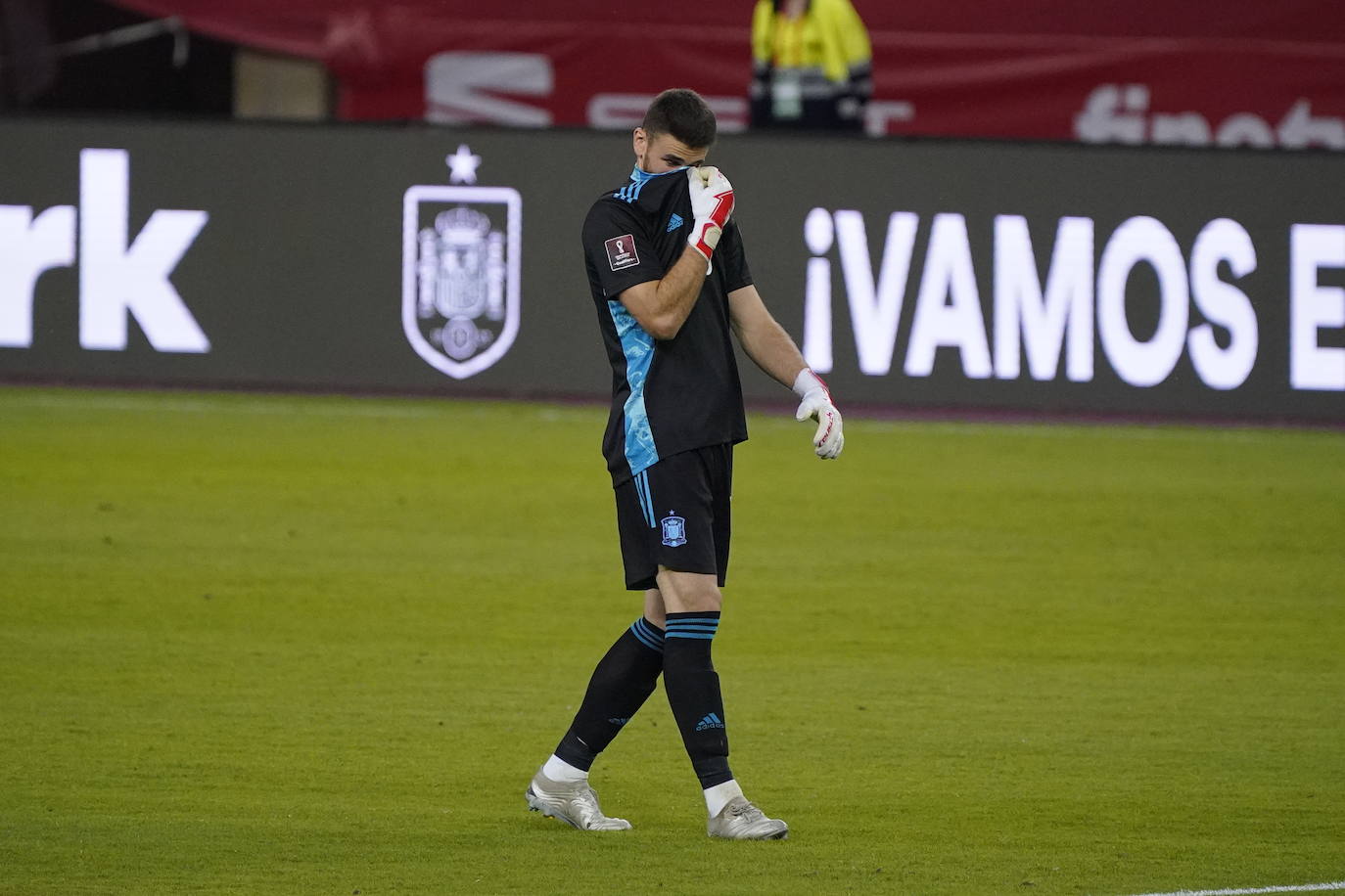 Fotos: Iñigo Martínez y Unai Simón, titulares con España