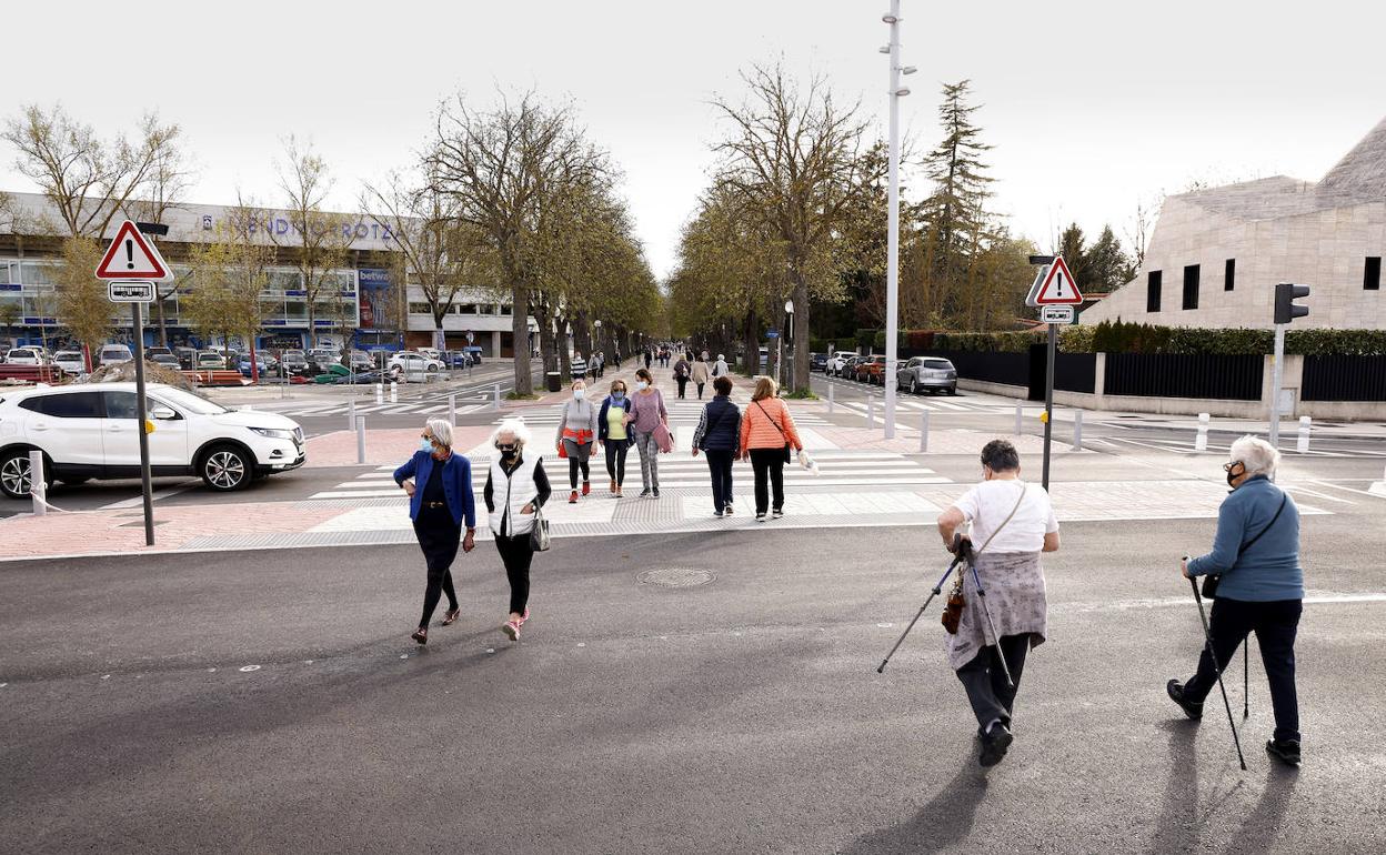 El cruce del Paseo de Cervantes con Salvatierrabide, donde el BEI circulará con prioridad sobre los transeúntes, preocupa a los vecinos.