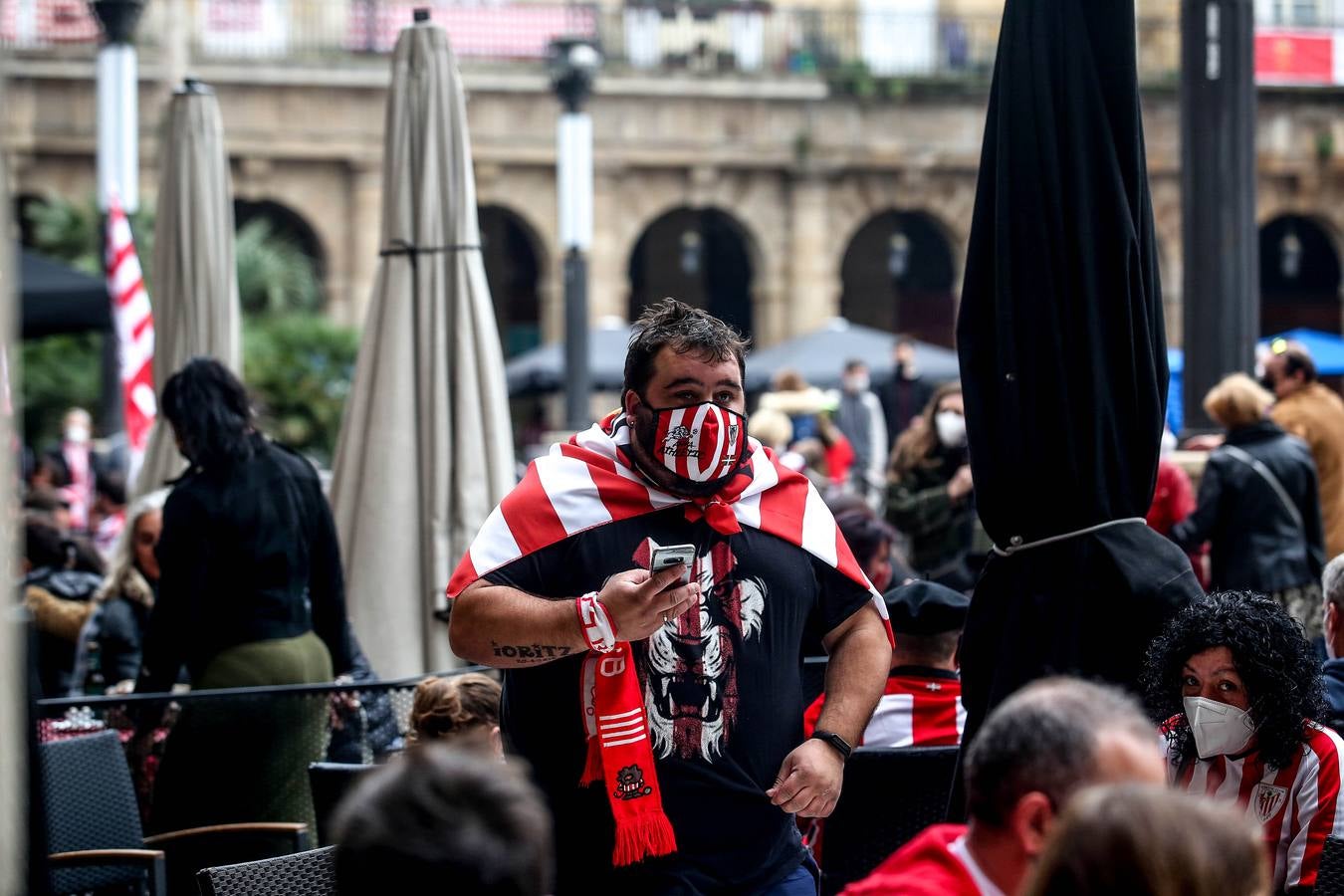 Fotos: Ambiente del Athletic en los balcones de Bizkaia