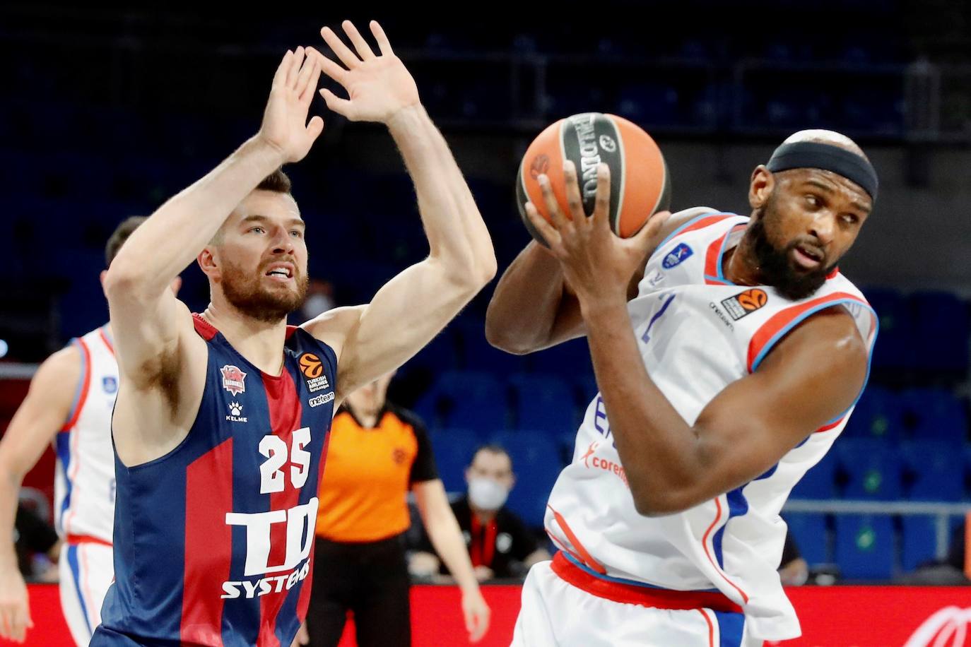 Fotos: Las mejores imágenes del Baskonia - Efes