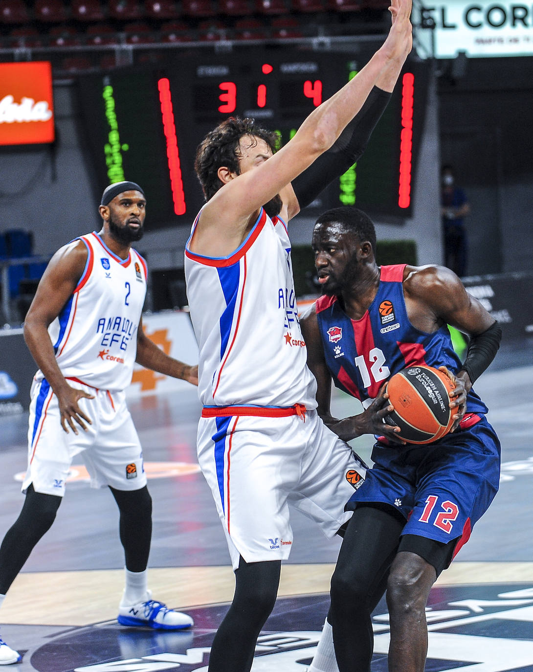 Fotos: Las mejores imágenes del Baskonia - Efes