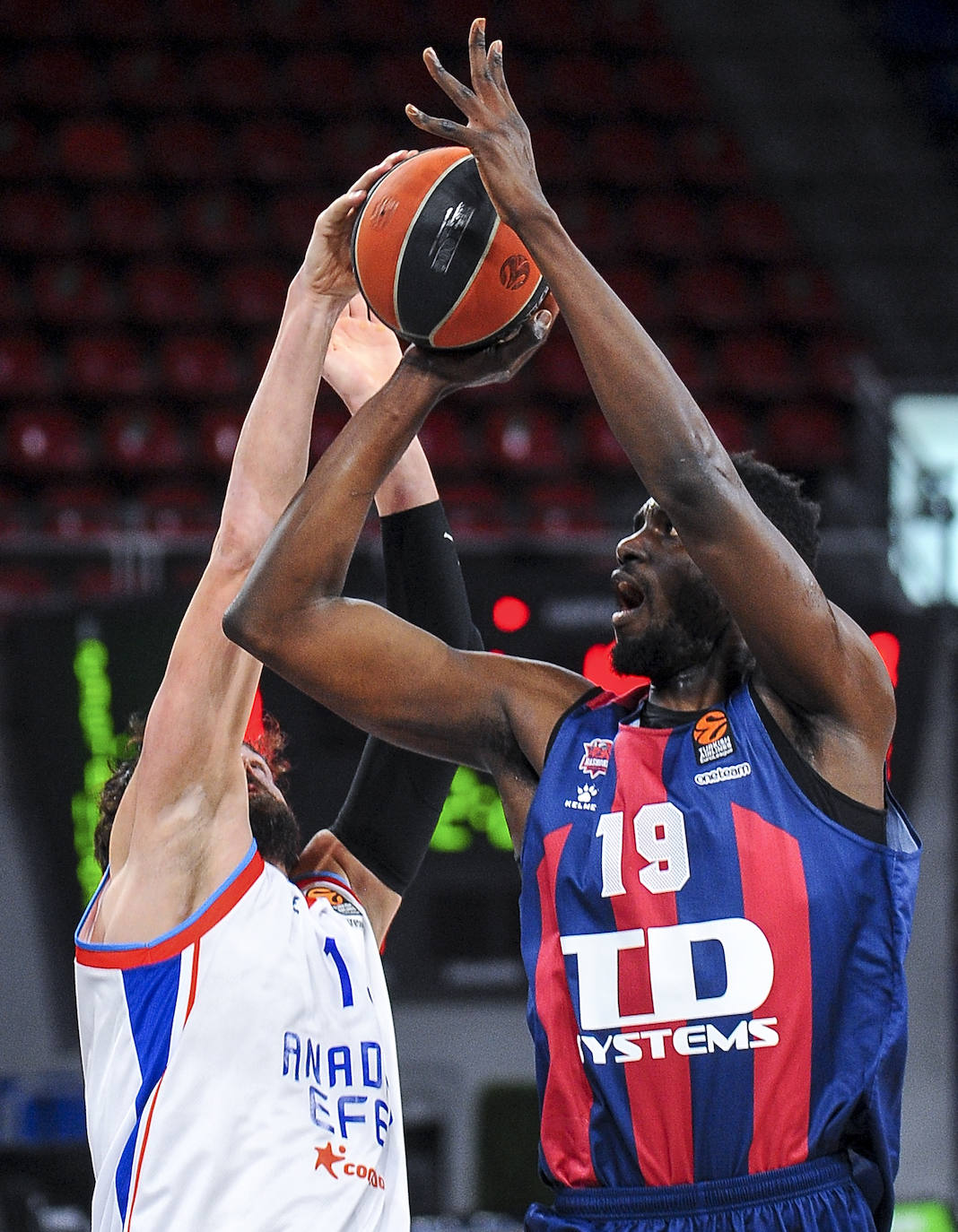 Fotos: Las mejores imágenes del Baskonia - Efes