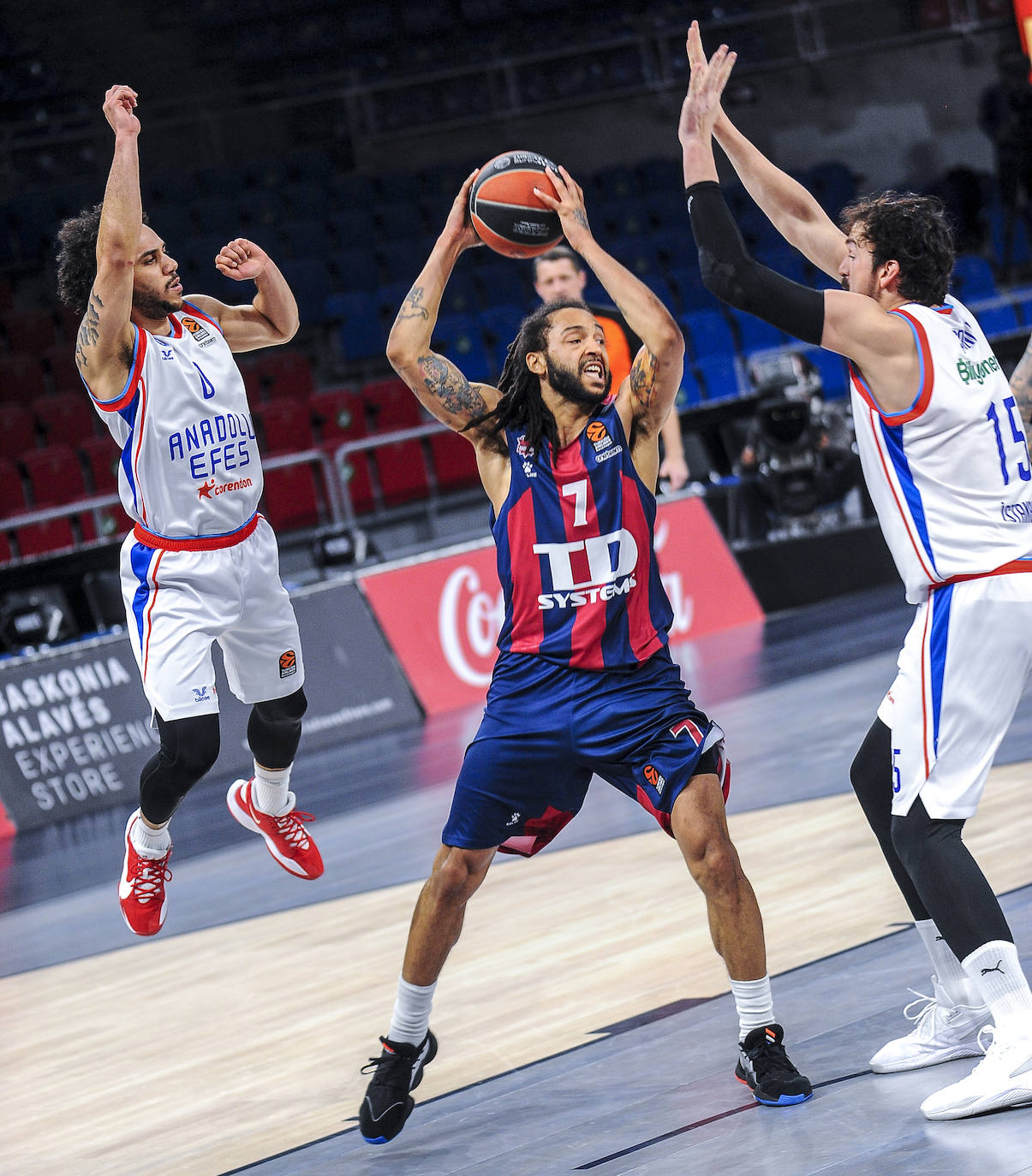 Fotos: Las mejores imágenes del Baskonia - Efes