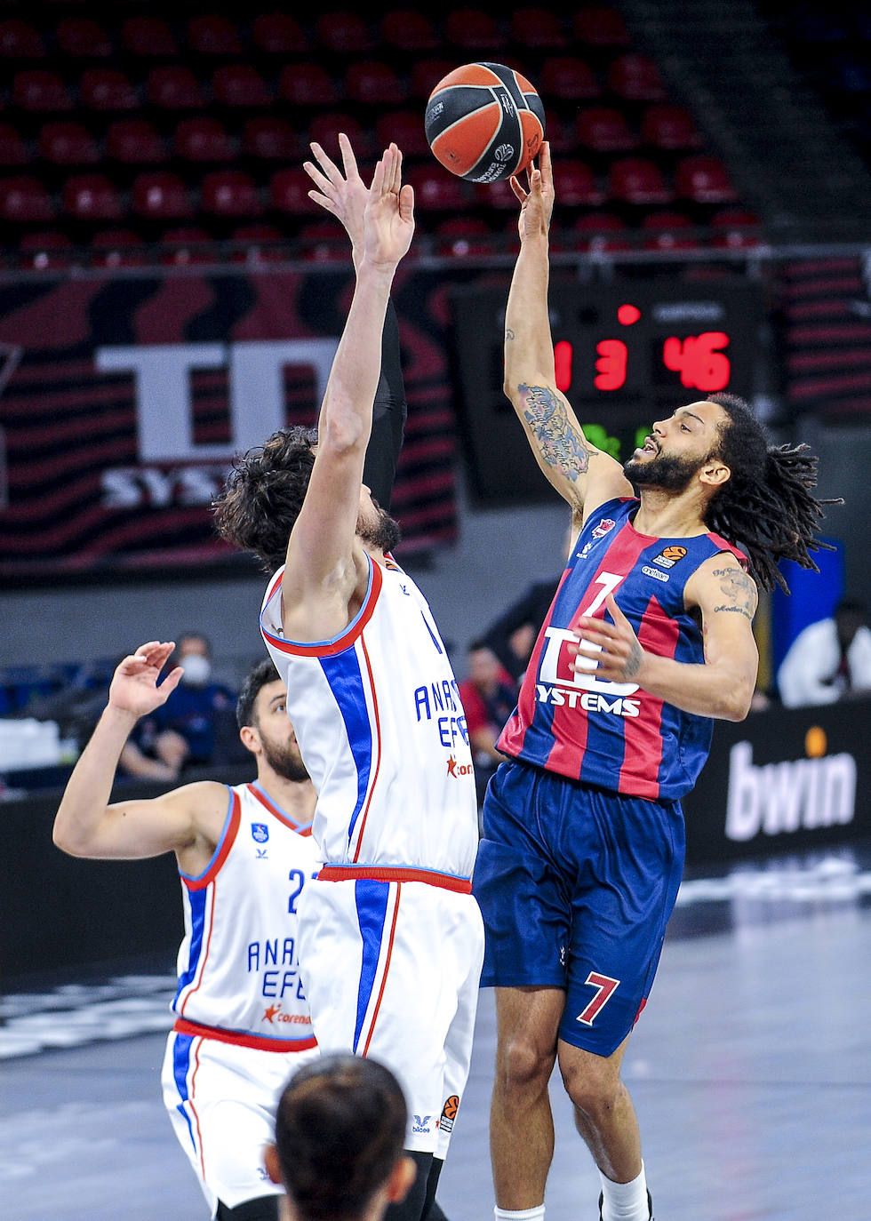 Fotos: Las mejores imágenes del Baskonia - Efes
