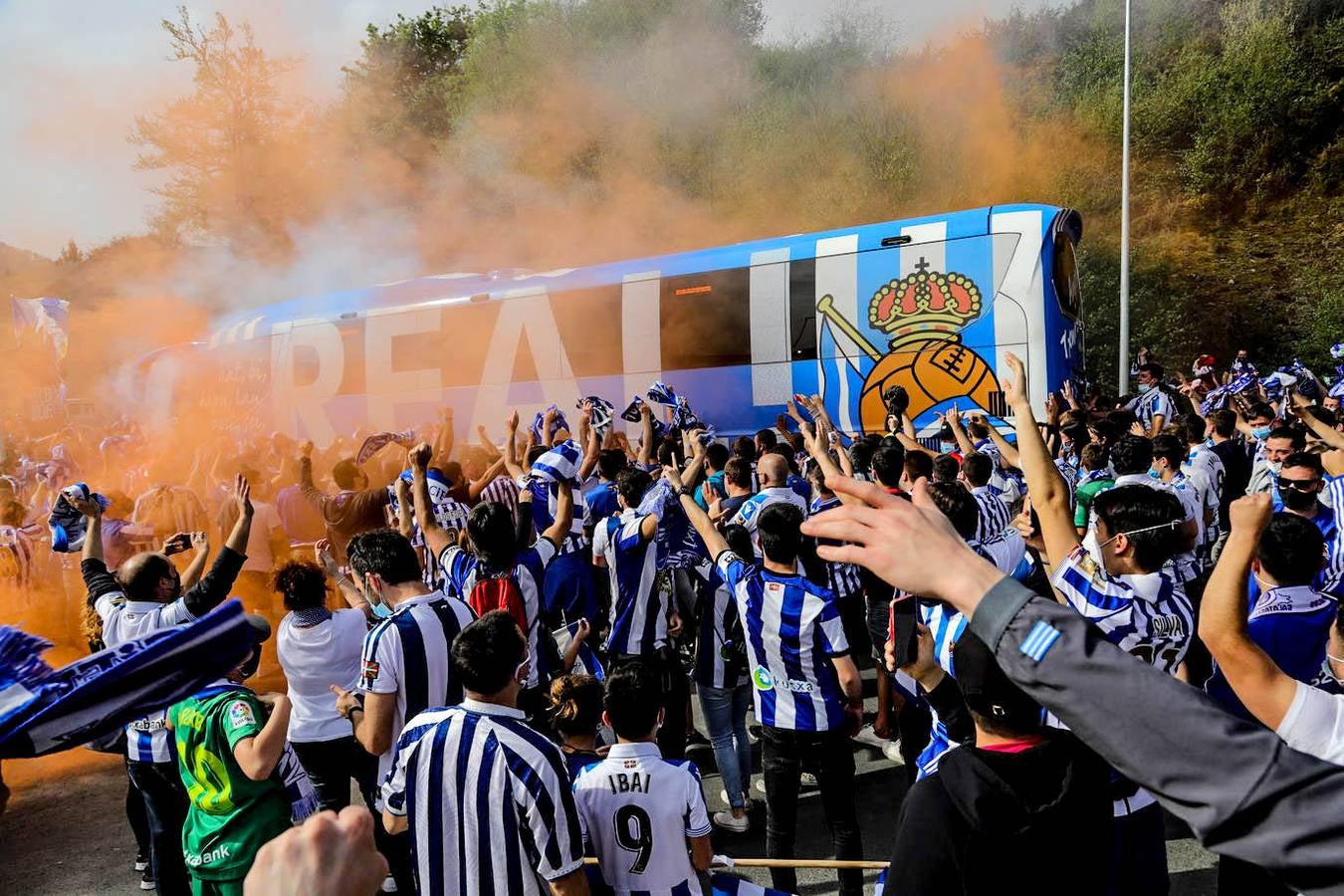 Fotos: Así fue la masiva despedida de los aficionados a la Real Sociedad