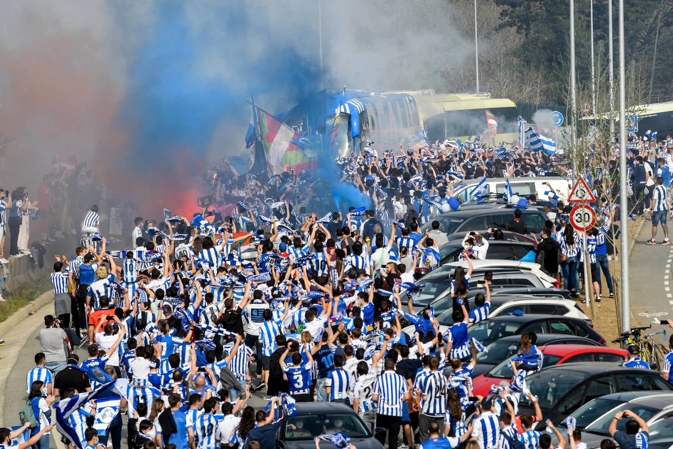 Fotos: Así fue la masiva despedida de los aficionados a la Real Sociedad
