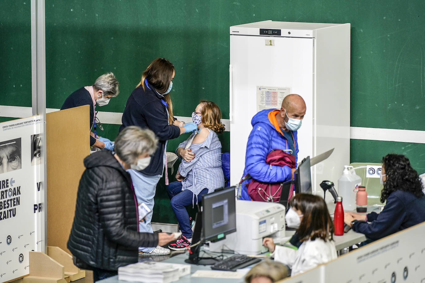 Fotos: Arranca la inmunización en el &#039;vacunódromo&#039; de Lakua