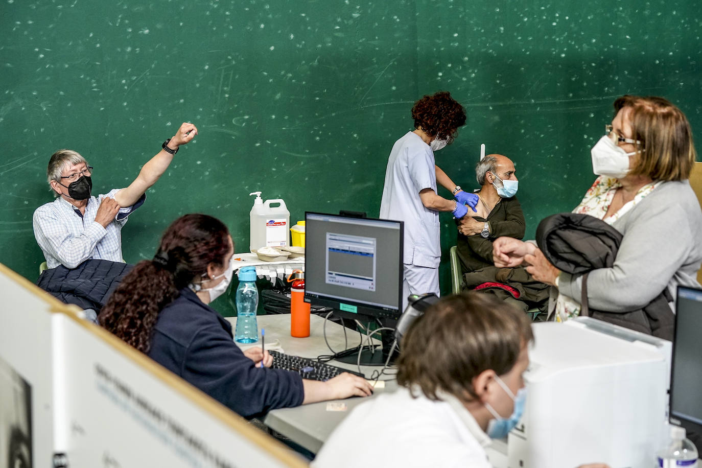 Fotos: Arranca la inmunización en el &#039;vacunódromo&#039; de Lakua