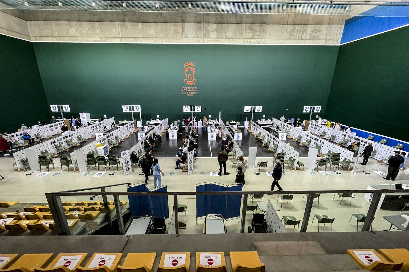 Fotos: Arranca la inmunización en el &#039;vacunódromo&#039; de Lakua