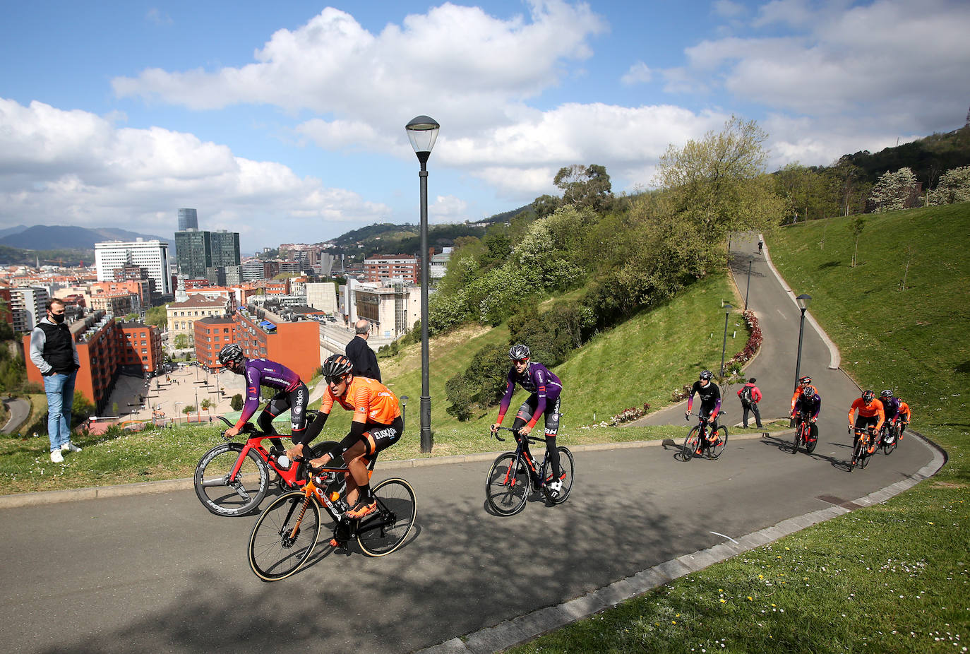 Fotos: La Itzulia echa a andar