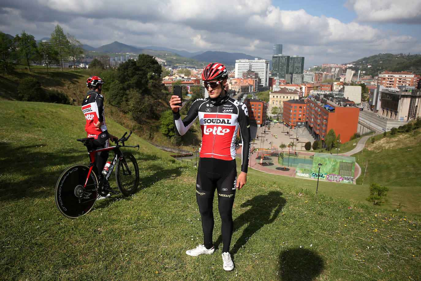 Fotos: La Itzulia echa a andar